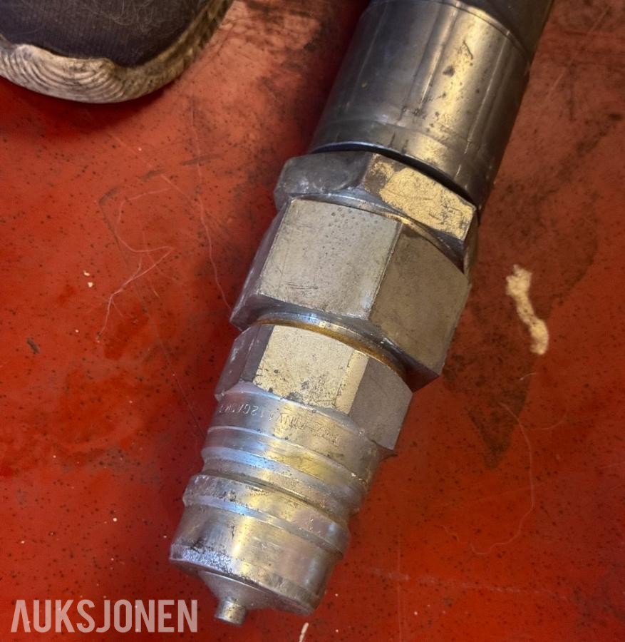 2023 Parker F12-182 hydraulikkmotor med tre monterte hydraulikkslanger og hurtigkoblinger
